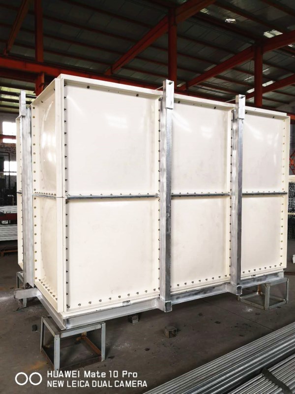 我們運輸玻璃鋼水箱時應該注意哪些問題?